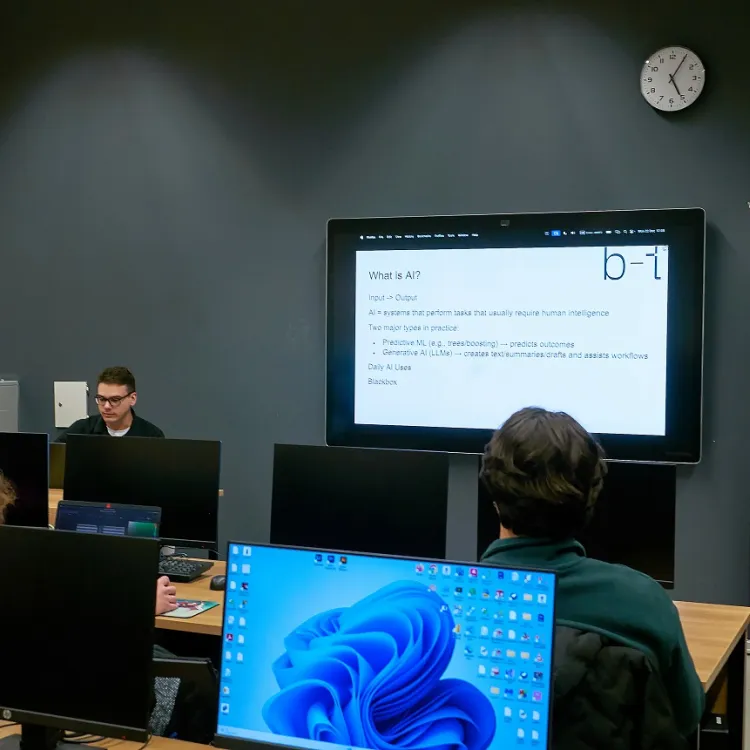 BT Öğrencileri, Sektör Semineri ile İş Dünyasında Yapay Zekânın Pratik Uygulamalarını Keşfetti